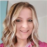 Mi nombre es, Triana 
Y tengo una amplia experiencia en el sector, he trabajado con perfiles de alumnos y de alumnas muy distintos, es por eso que me gusta que cada una de las clases se adapten a las necesidades particulares de cada persona